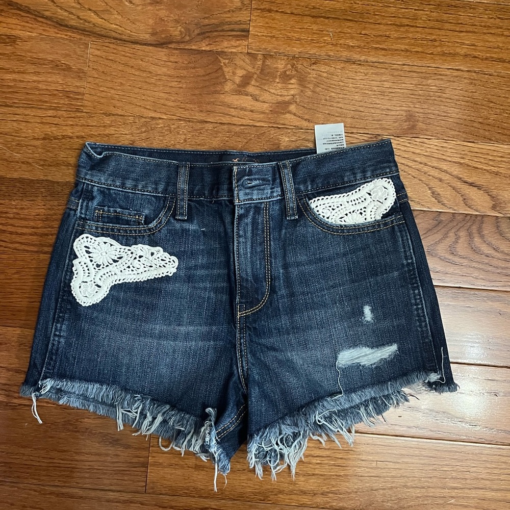 Hollister size 1. Waist 25. BRAND NEW high rise